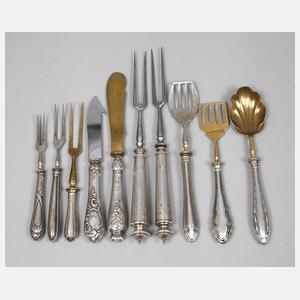 Konvolut Vorlegebesteck mit Silbergriffen