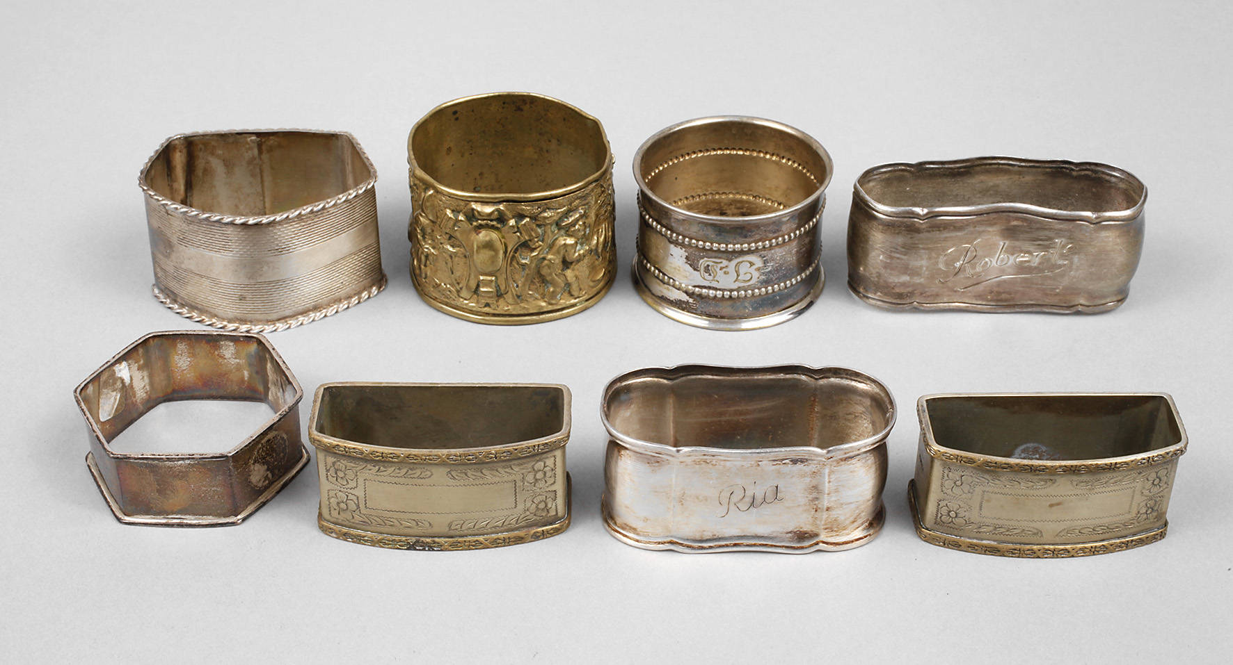 Acht Serviettenringe