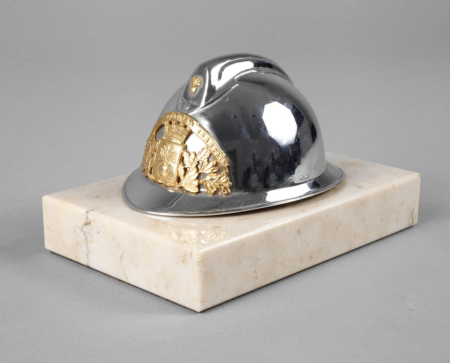 Briefbeschwerer mit französischem Feuerwehrhelm