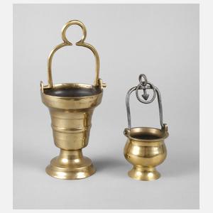 Zwei Weihwasser-Eimer