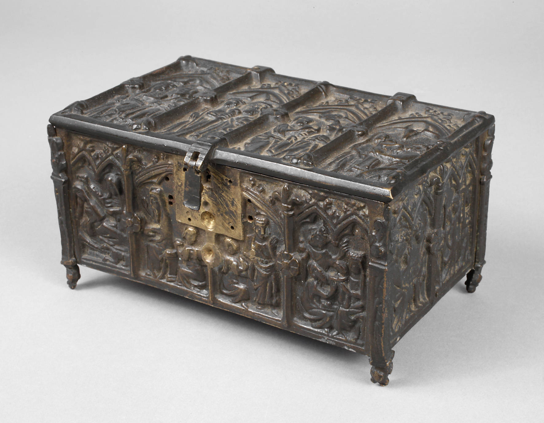 Kleine neogotische Schatulle