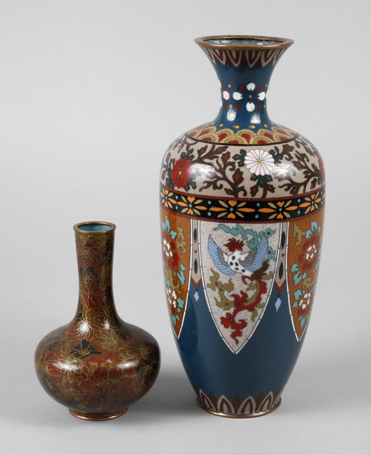 Zwei Cloisonnévasen
