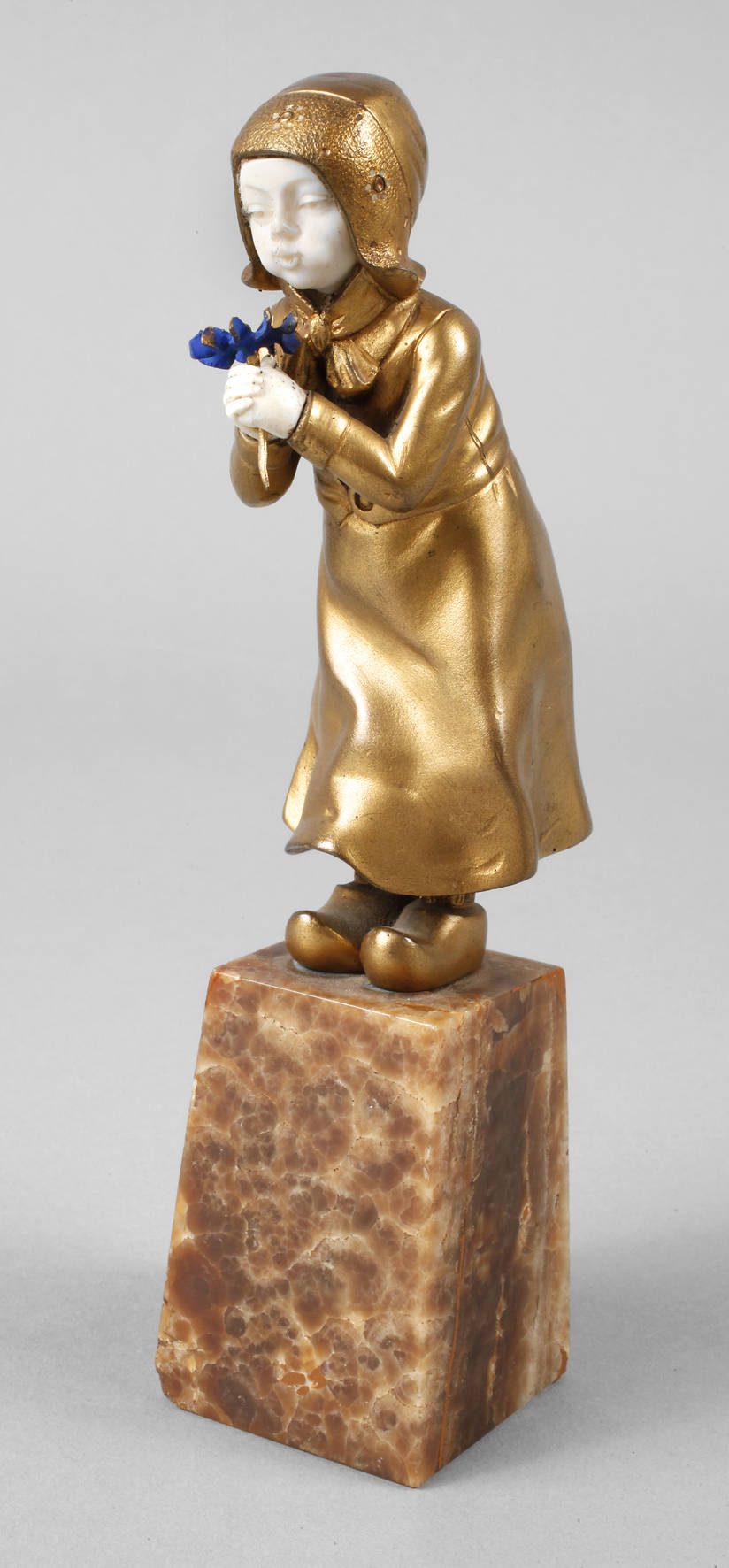 Chryselephantin junges Bauernmädchen