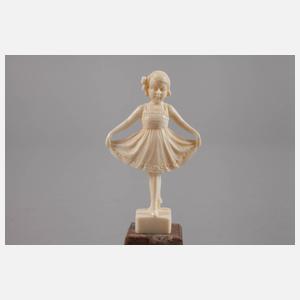 Elfenbeinschnitzerei kleine Tänzerin