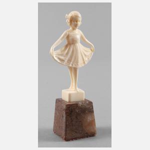 Elfenbeinschnitzerei kleine Tänzerin