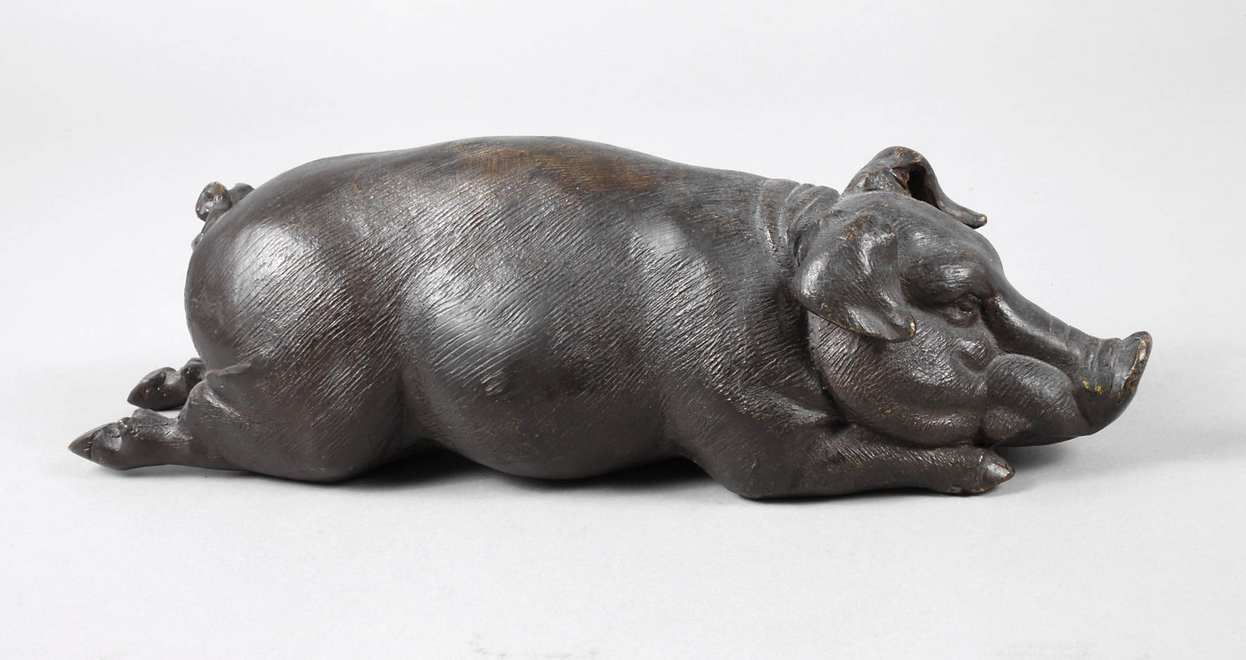 Skulptur liegendes Schwein
