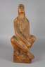 Große Holzskulptur ”Sitzende”