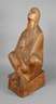 Große Holzskulptur ”Sitzende”