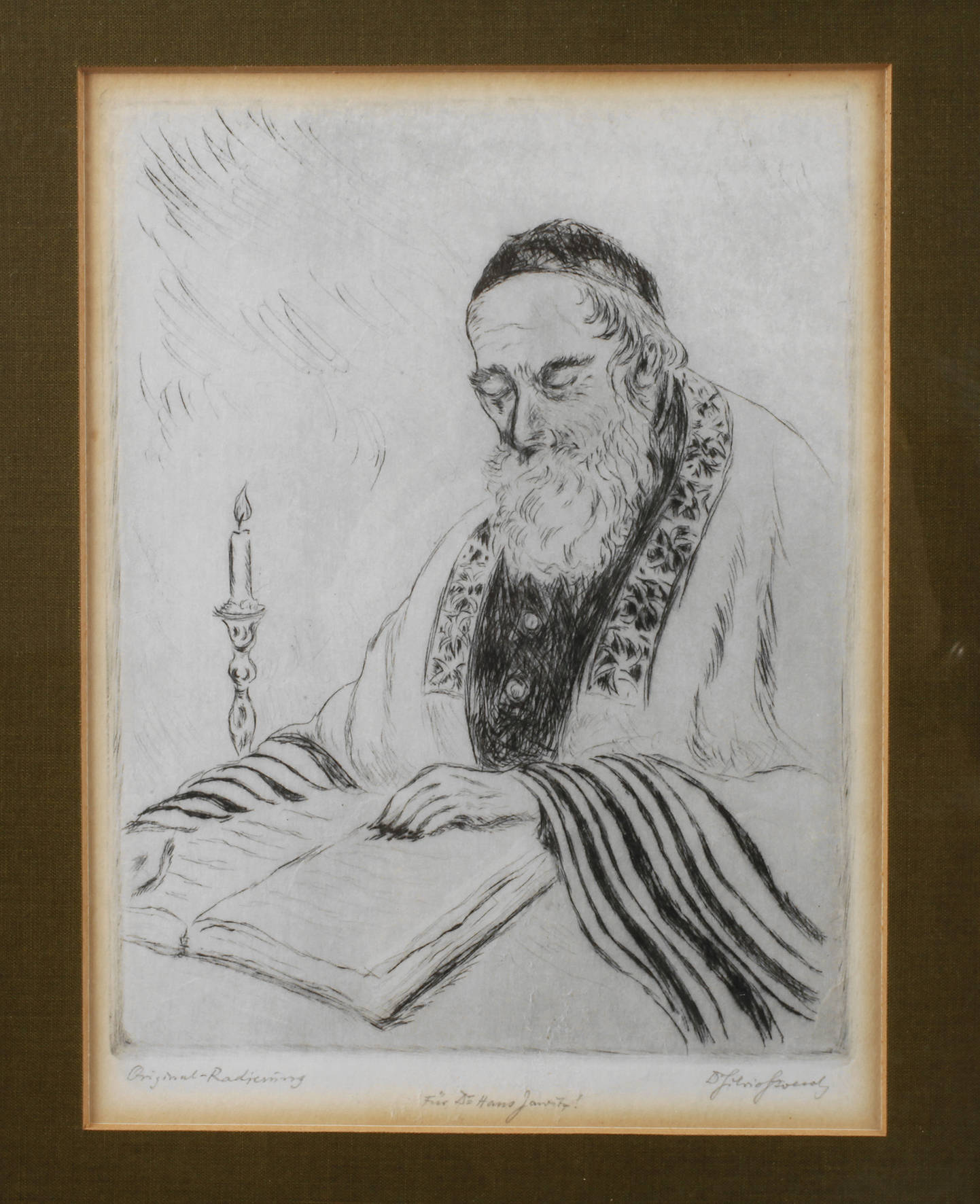 In der Tora lesender Rabbiner