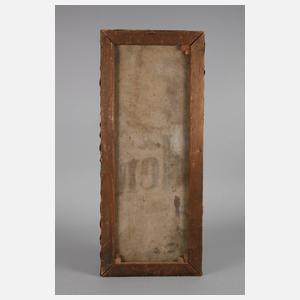 Bauernhaus mit Bienenstöcken