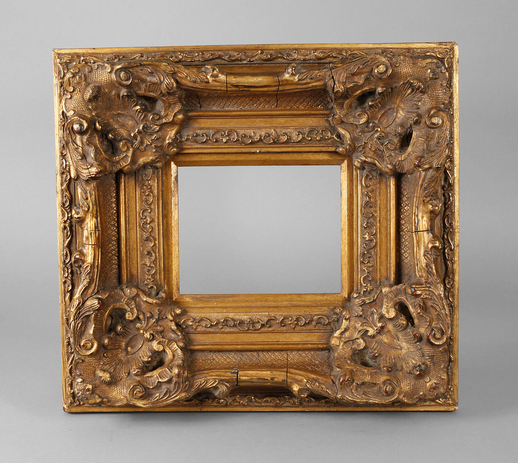 Wuchtiger Goldstuckrahmen im Barockstil
