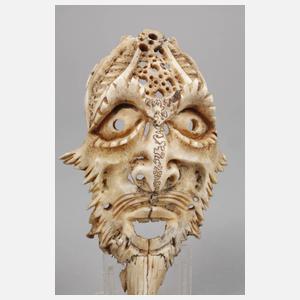 Figürliche Beinschnitzerei