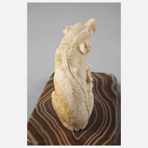 Feine Elfenbeinschnitzerei