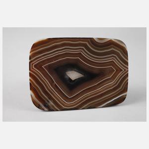 Feine Elfenbeinschnitzerei