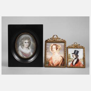 Drei Elfenbeinminiaturen