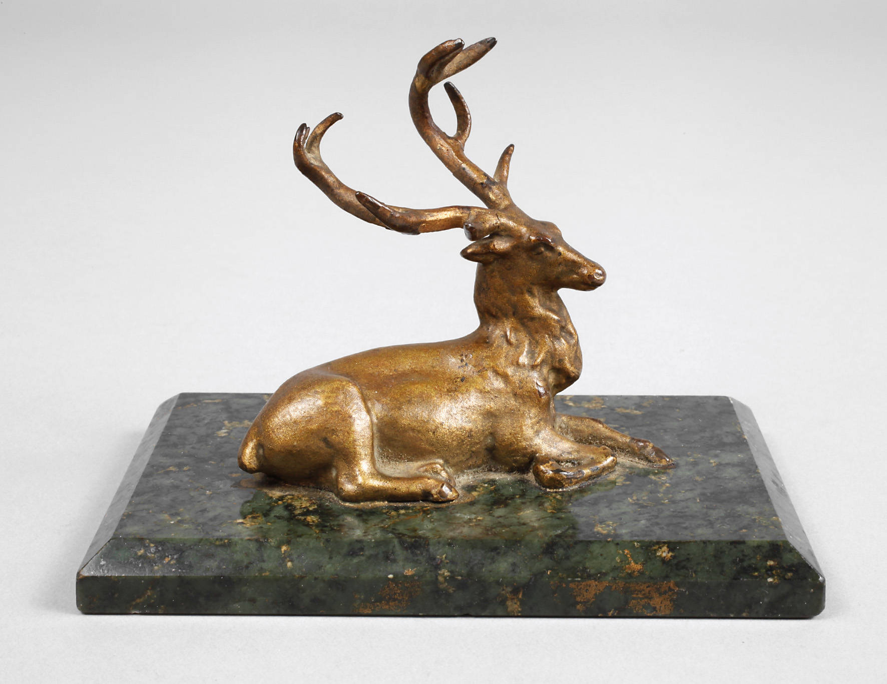 Figürlicher Briefbeschwerer