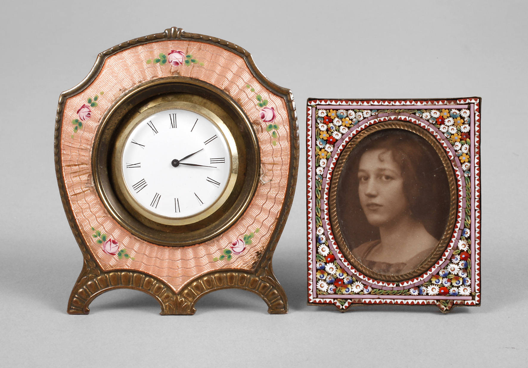 Tischuhr und -rahmen