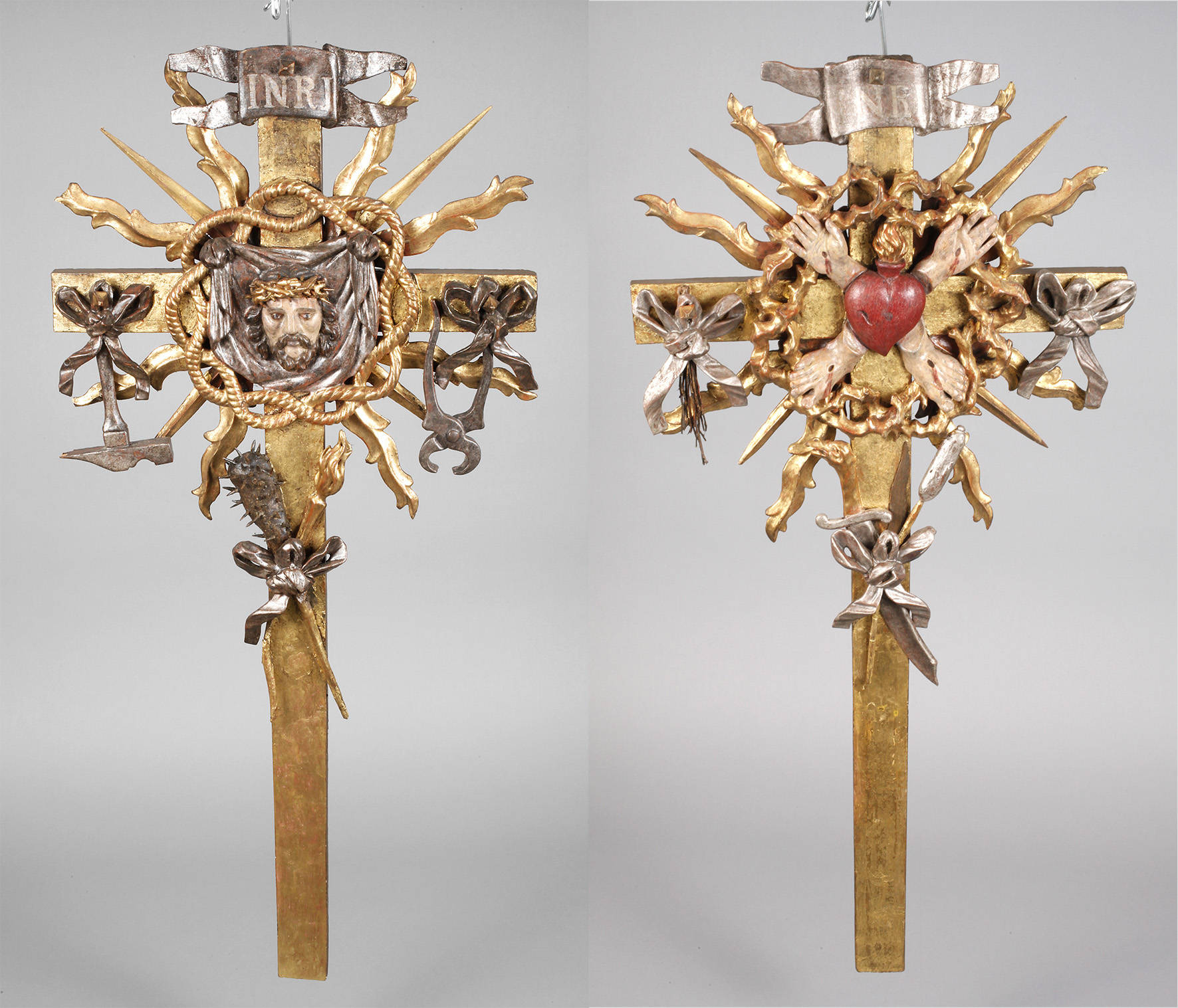 Zwei Prozessionskreuze