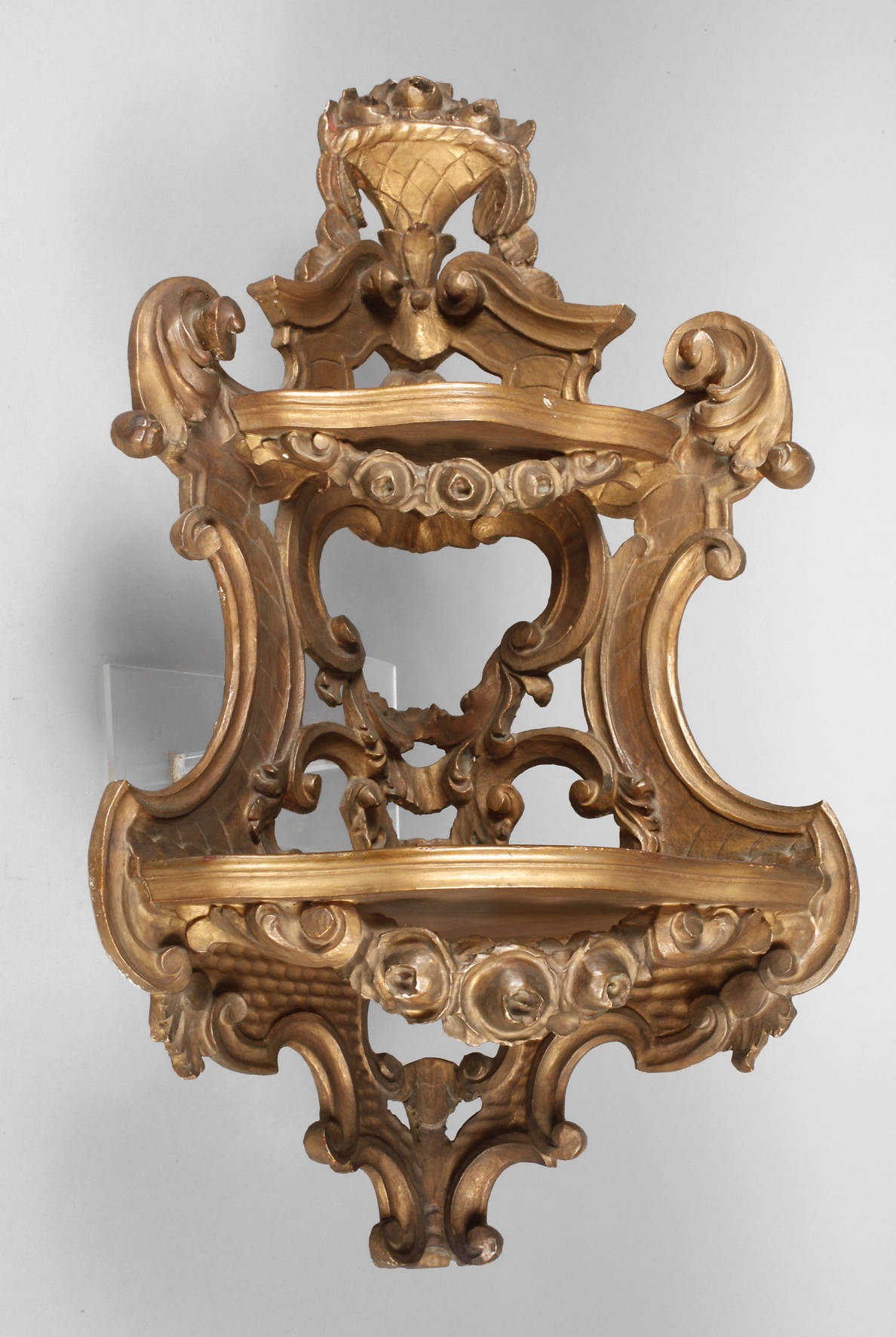 Geschnitzte Eckkonsole