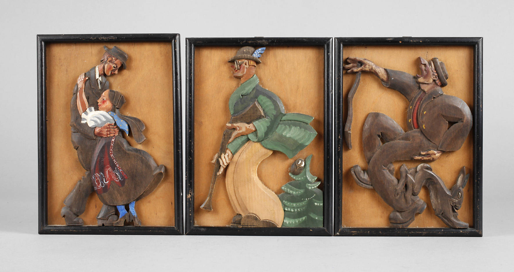 Drei Holzreliefs