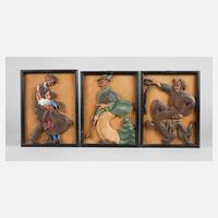 Drei Holzreliefs111