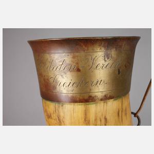 Übergroßes Trinkhorn