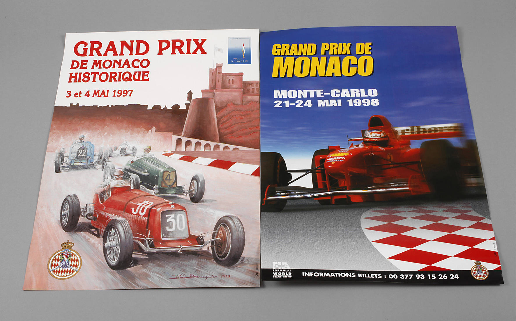 Zwei Werbeplakate Motorsport