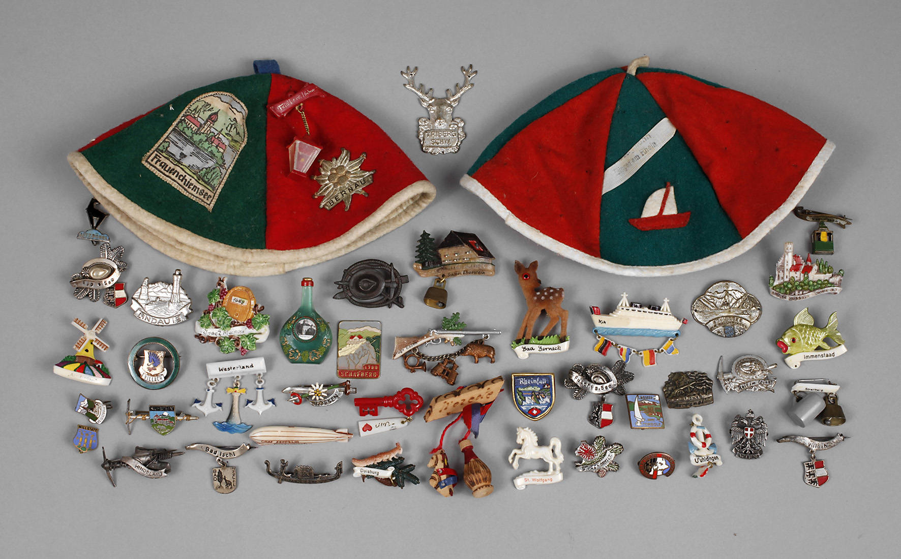 Konvolut Wanderabzeichen und Reiseandenken