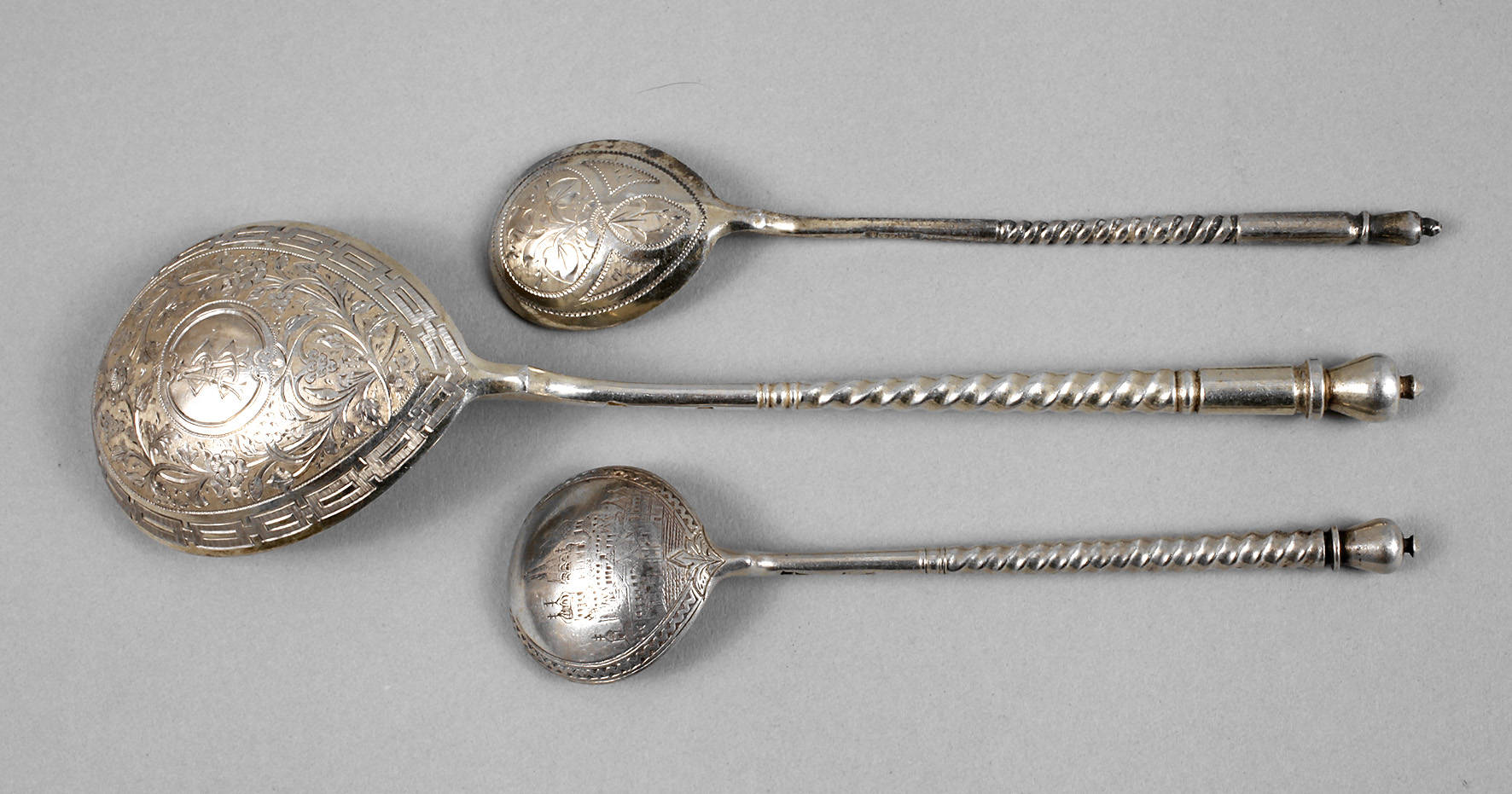 Drei Silberlöffel Russland