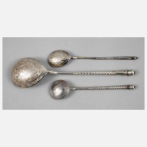 Drei Silberlöffel Russland