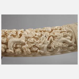 Prächtige Elfenbeinschnitzerei