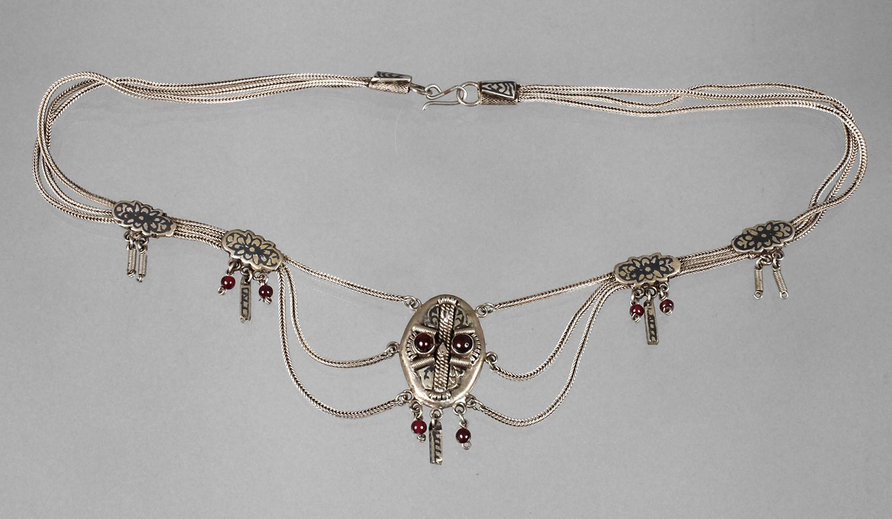 Aufwendige Halskette