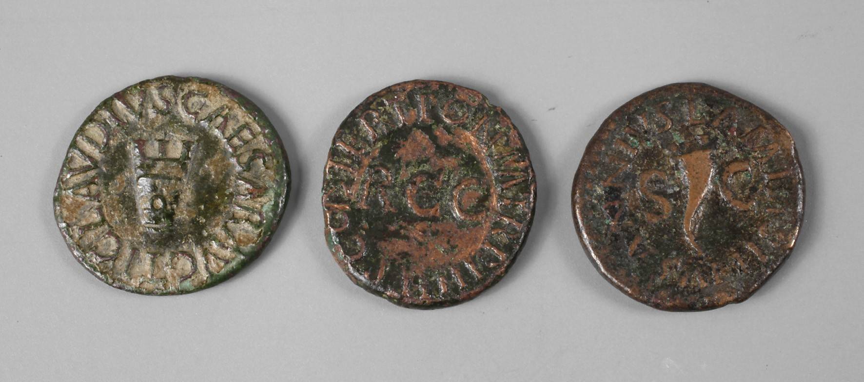 Drei römische Quadrans
