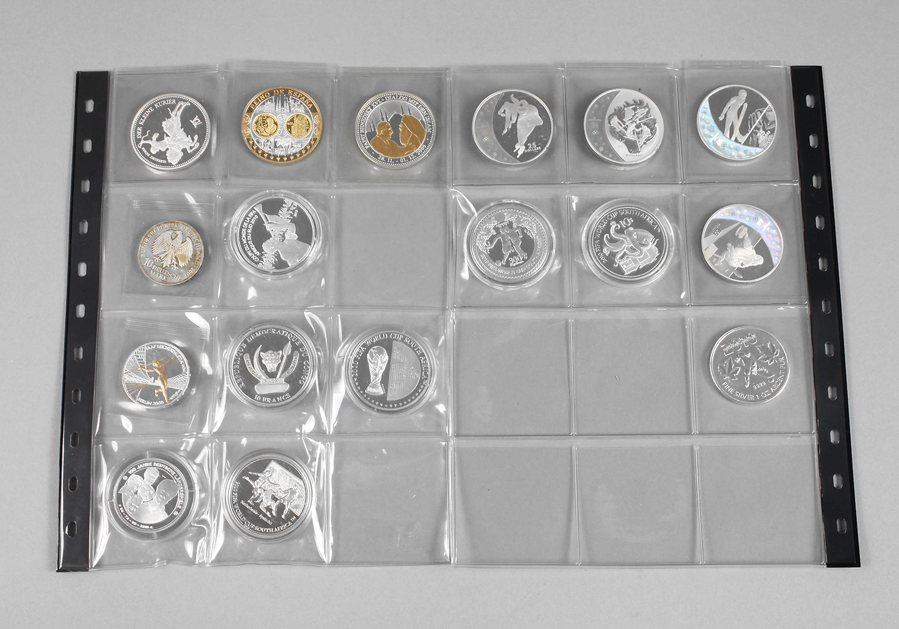 Konvolut Gedenkprägungen Winterspiele und Fußball