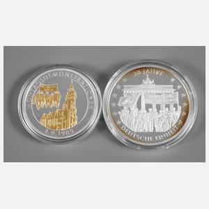 Zwei Medaillen Mauerfall