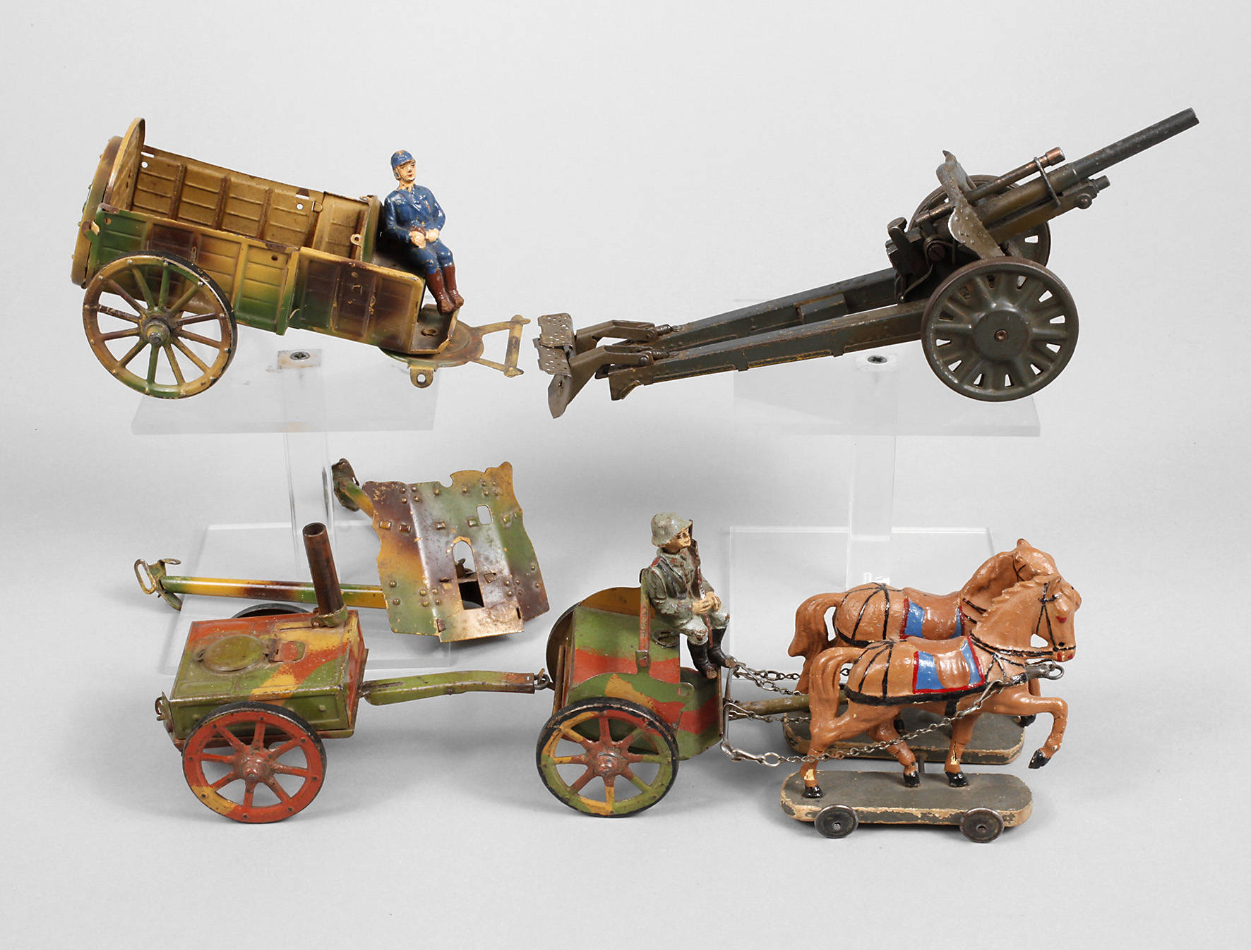 Hausser Feldküchen-Gespann und Lineol Geschütz