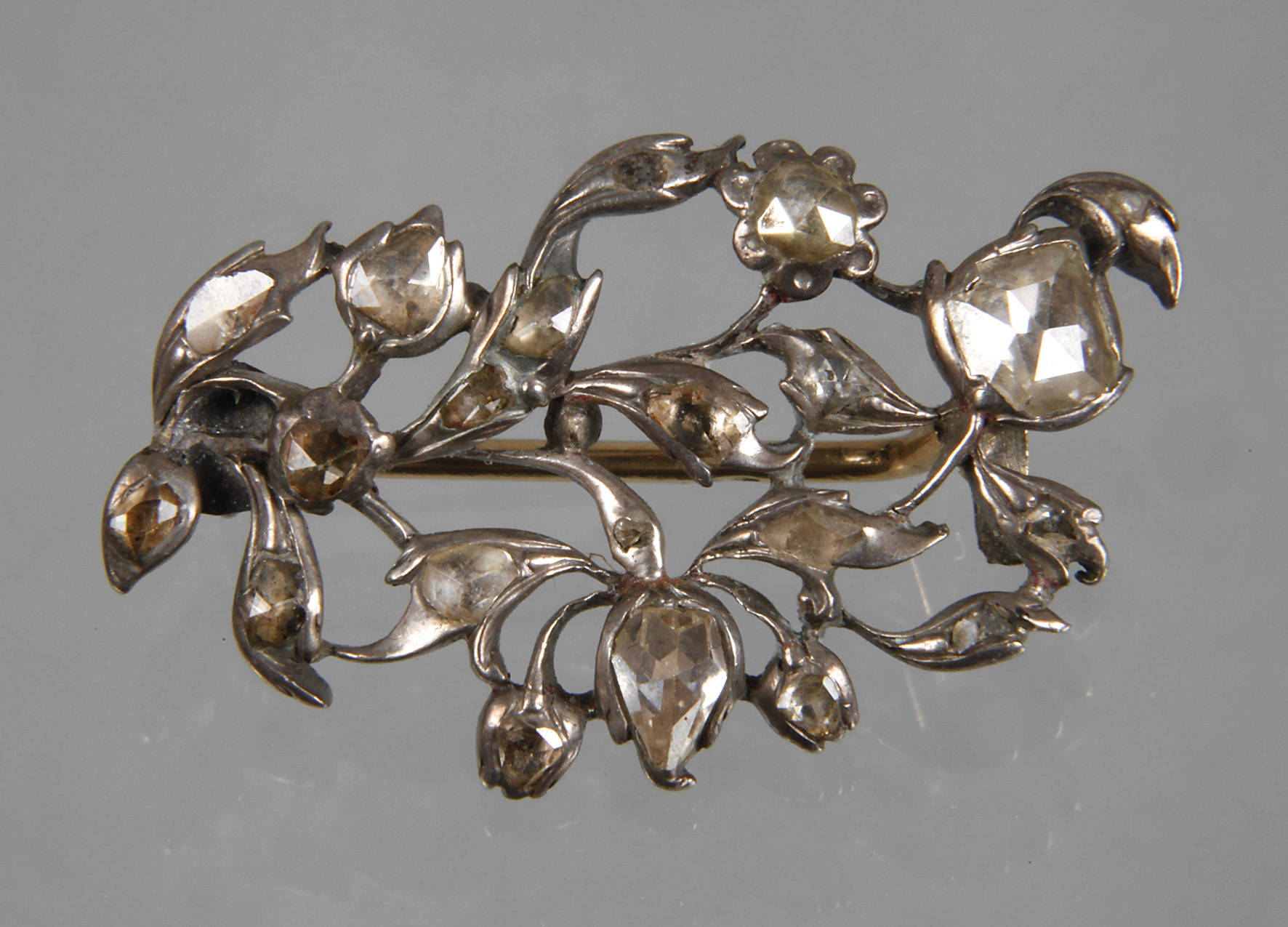 Feine Diamantbrosche