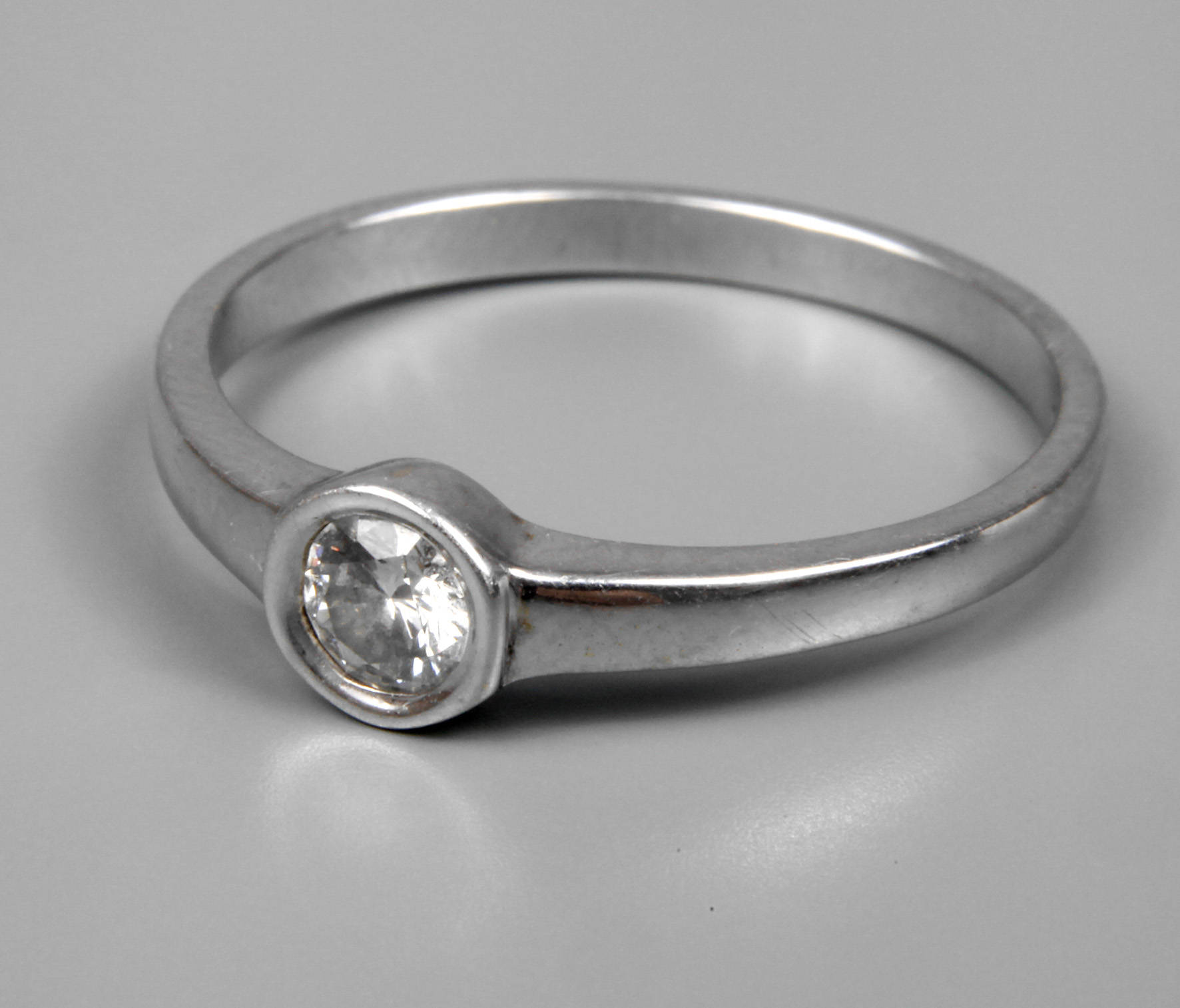 Damenring mit Brillant von ca. 0,25 ct