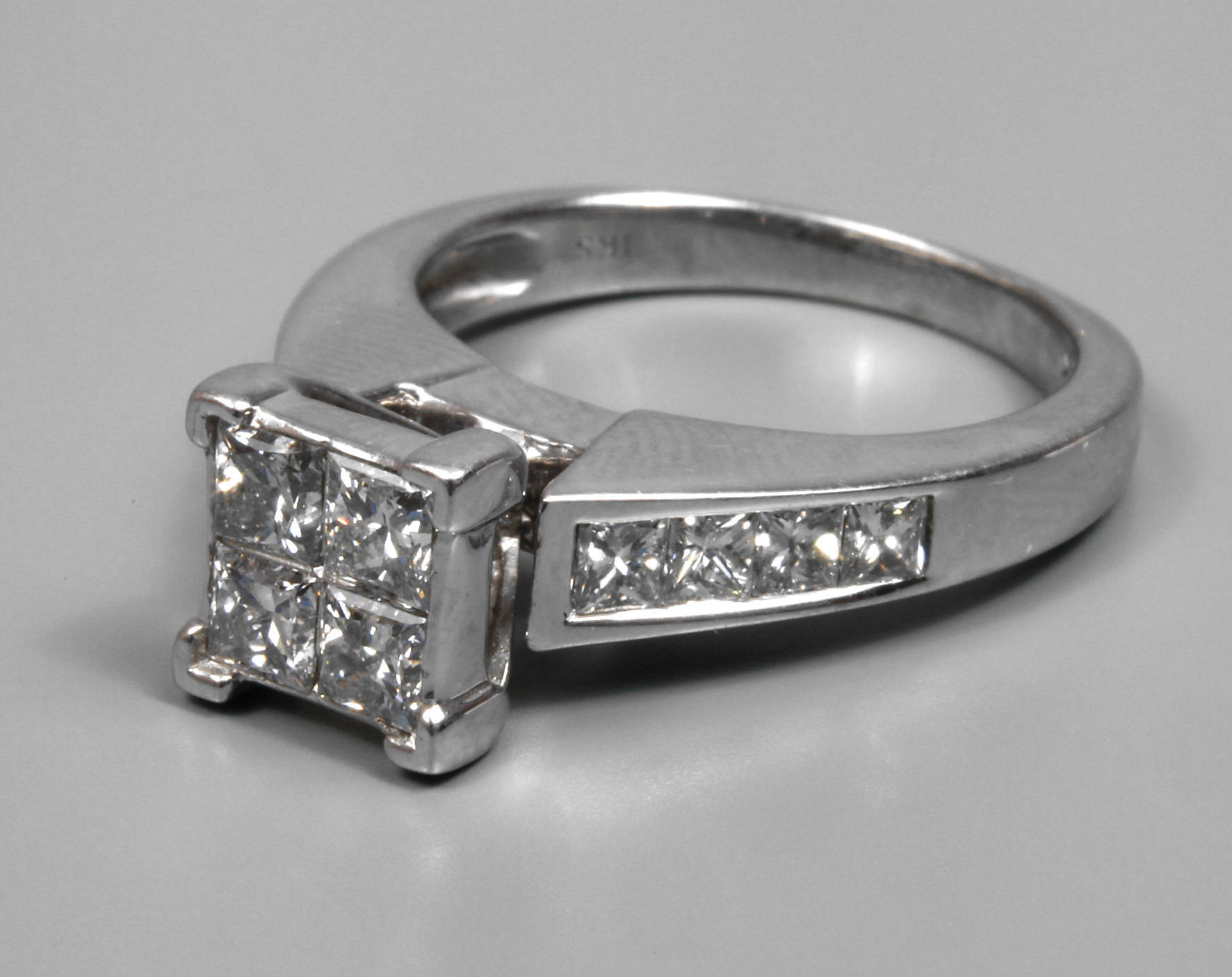 Damenring mit Diamantbesatz