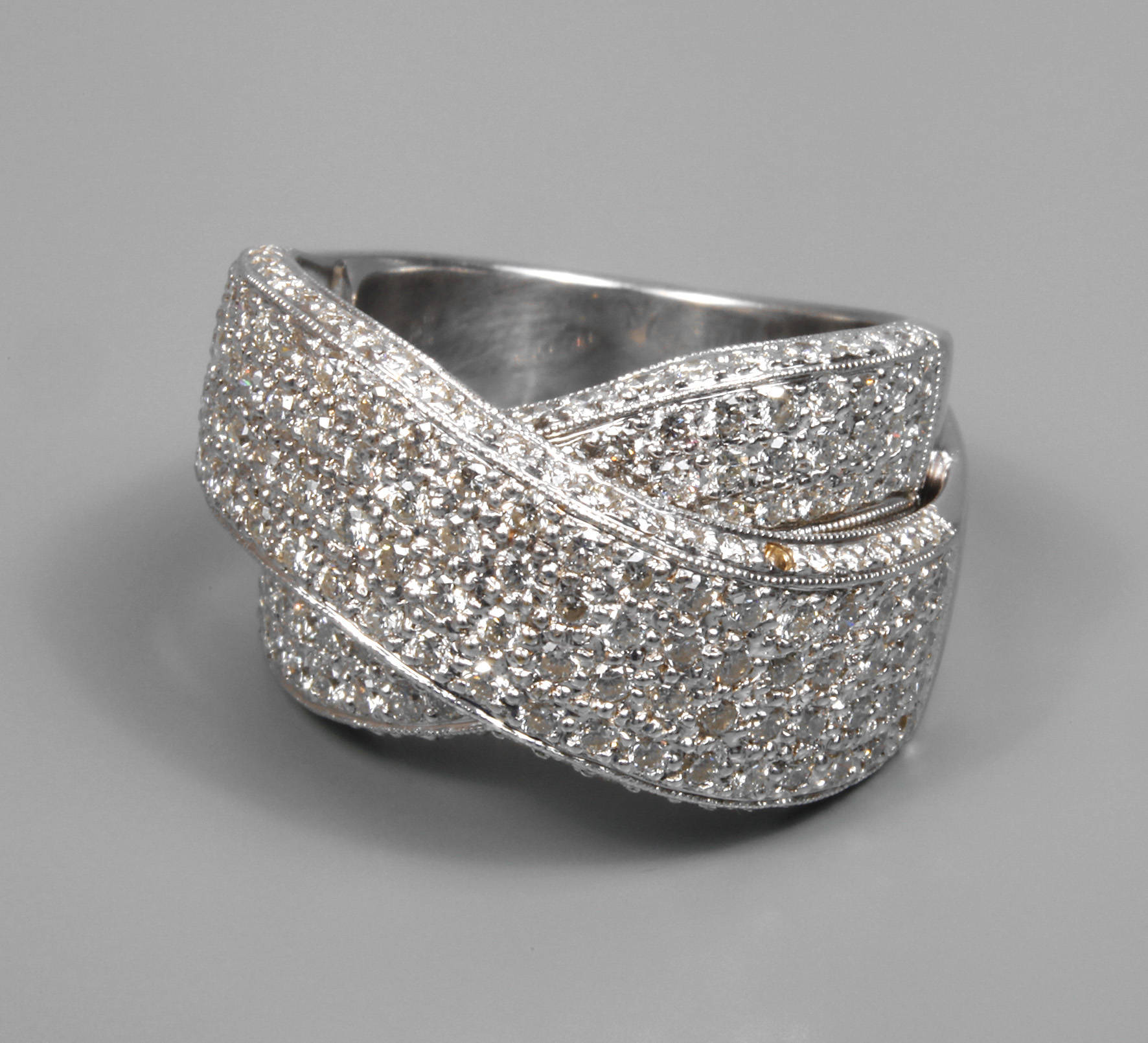 Damenring mit Diamantbesatz