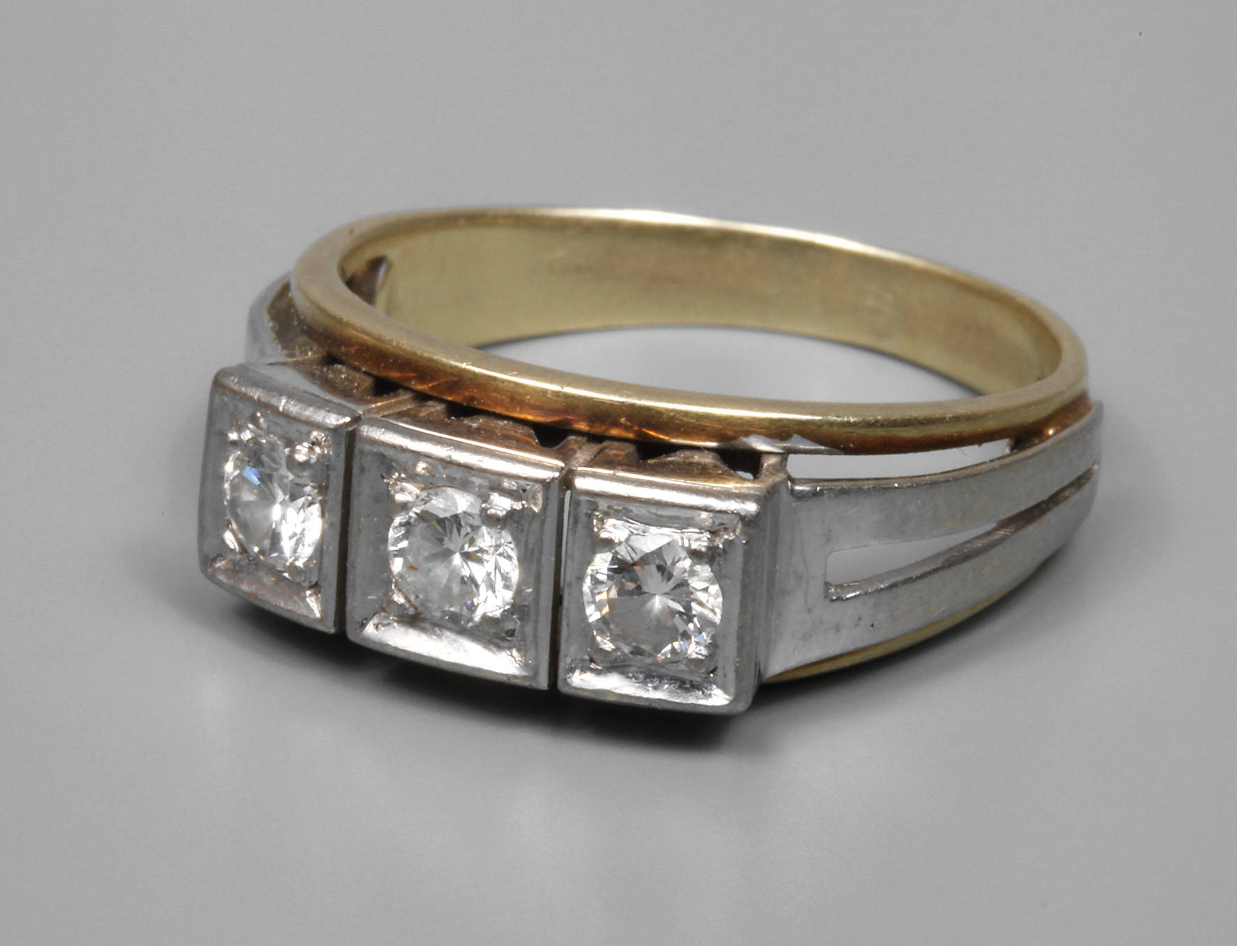 Damenring mit Brillantbesatz