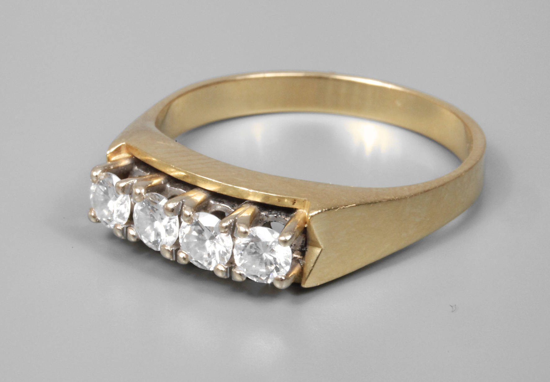 Damenring mit Brillantbesatz