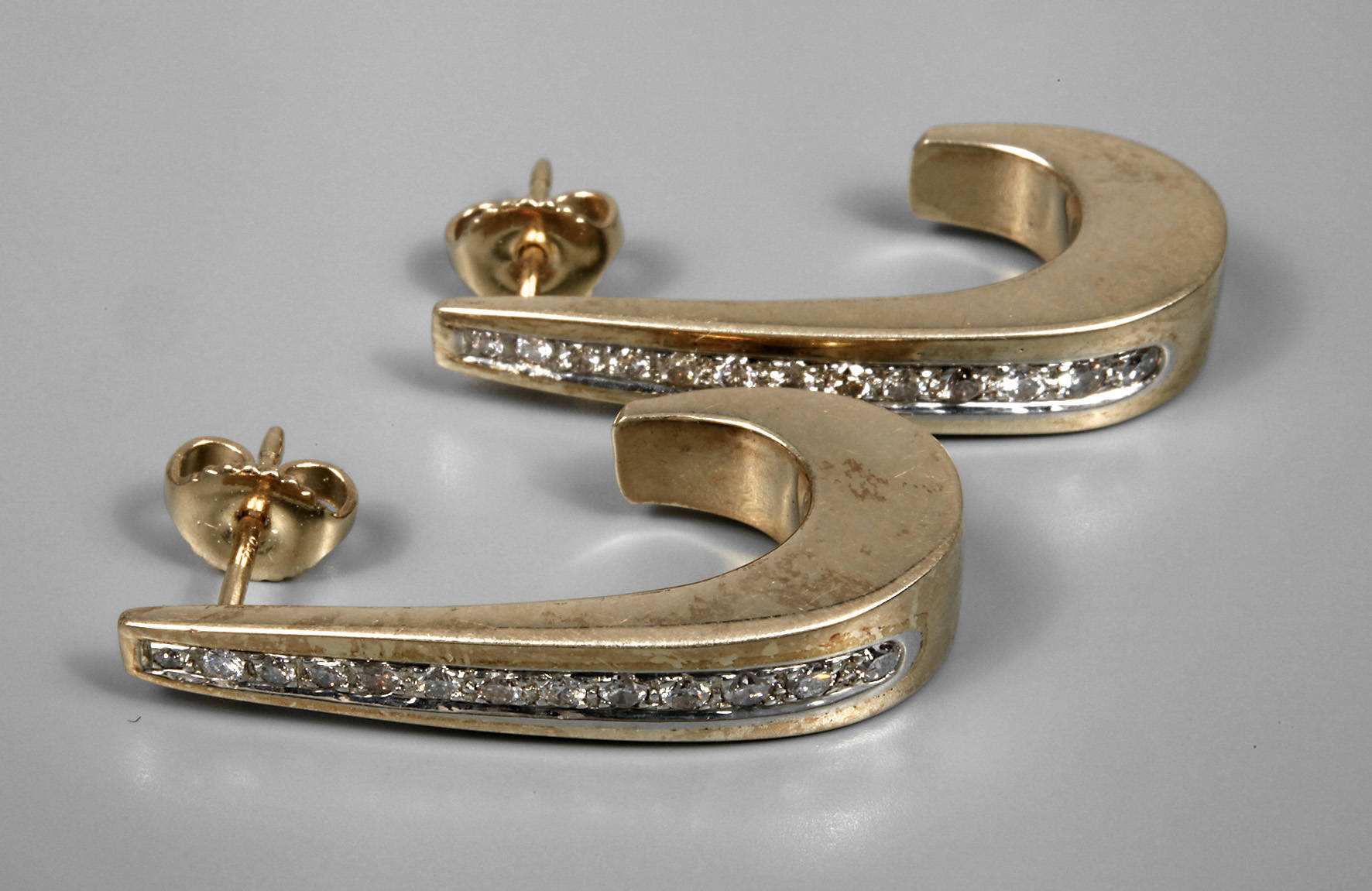 Paar Ohrstecker mit Brillantbesatz