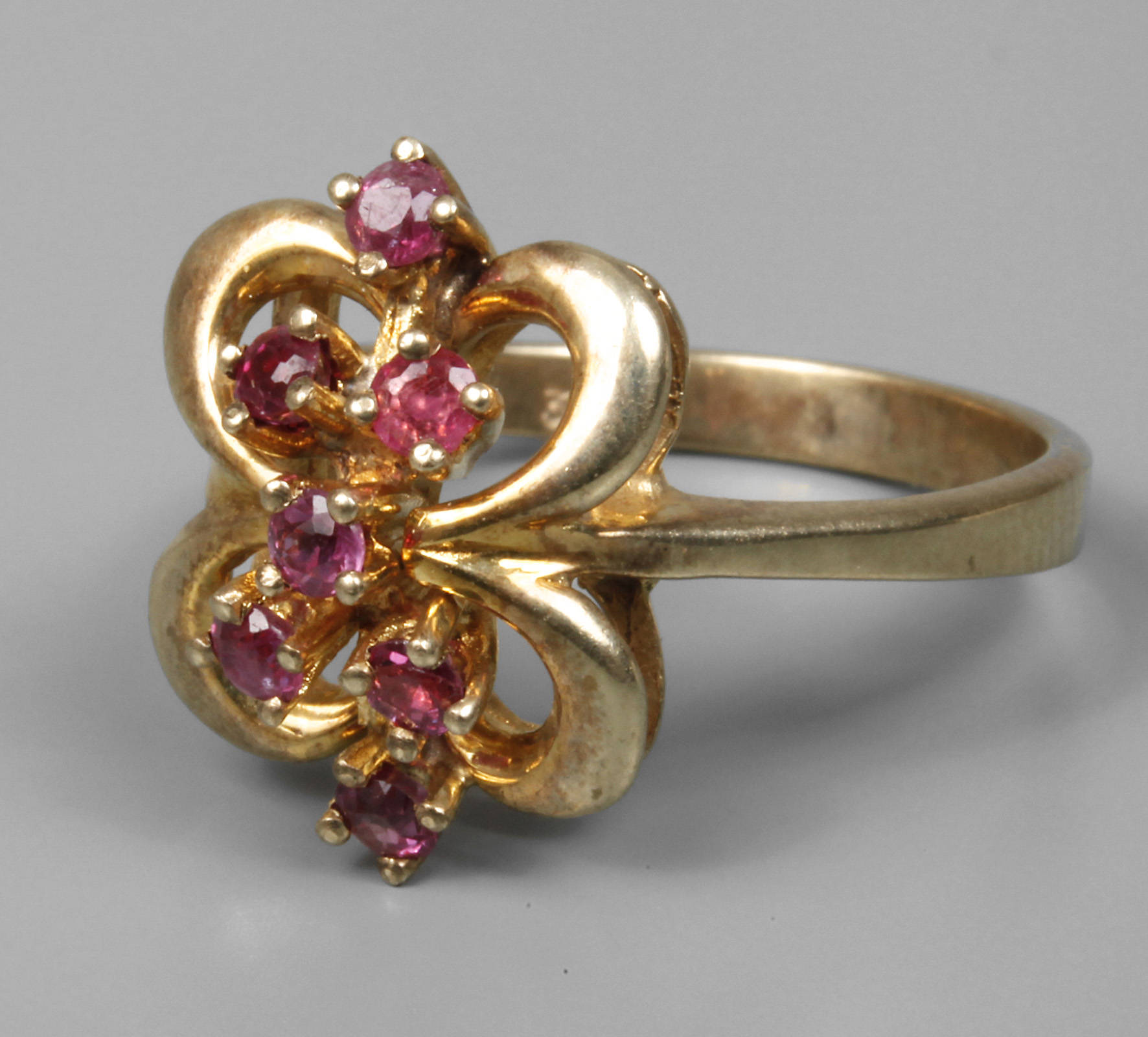 Damenring mit Rubinen