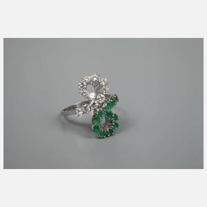 Damenring mit Smaragden und Diamanten