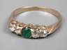 Damenring mit Smaragd und Diamanten