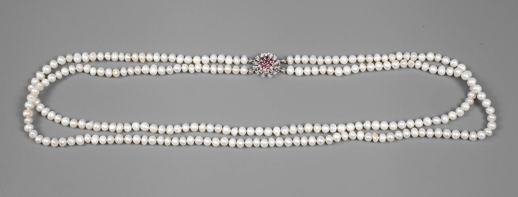 Zweireihige Perlenkette mit Schmuckschließe