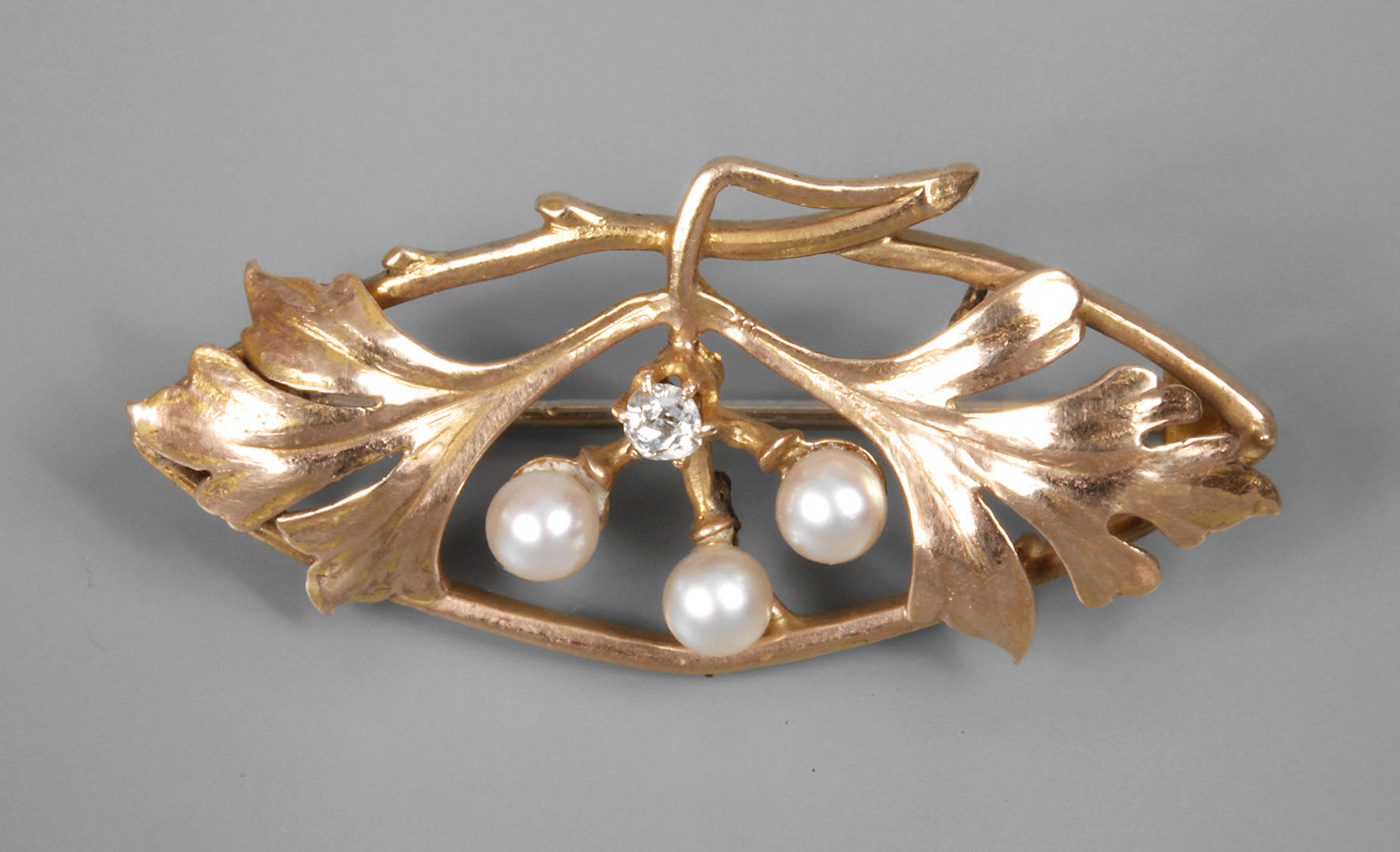 Brosche mit Perlen und Diamant