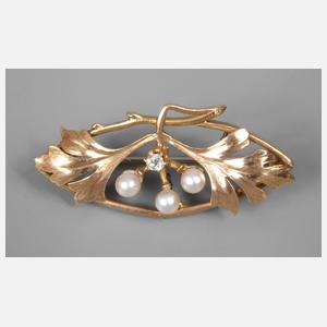 Brosche mit Perlen und Diamant
