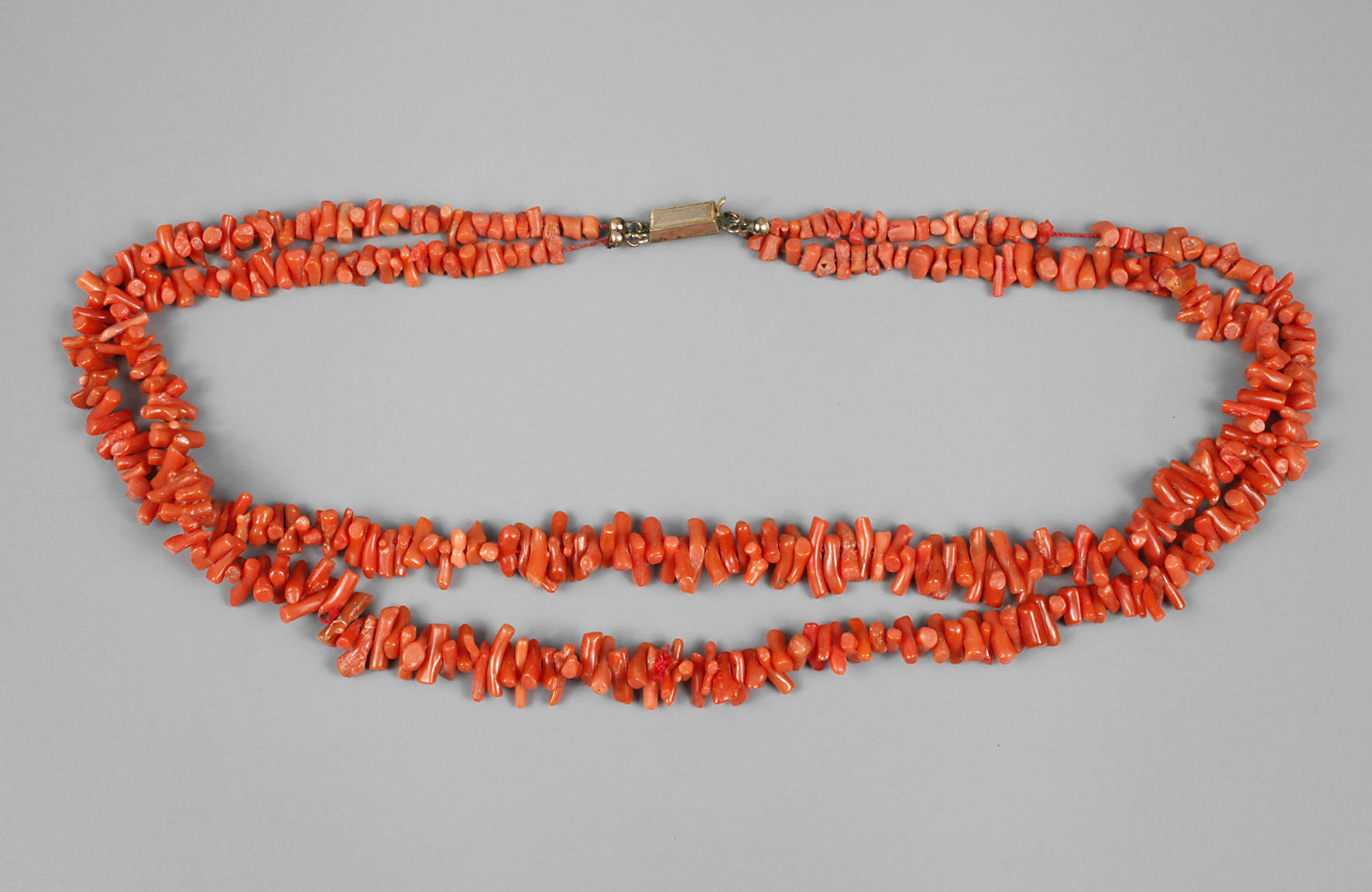 Zweireihiges Korallencollier